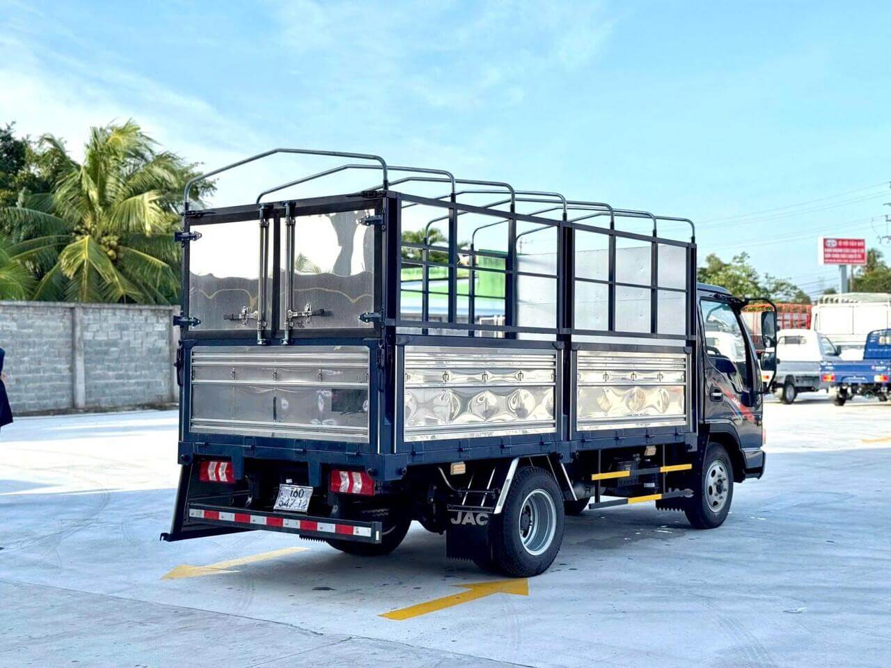 ngoai that xe tai jac h200 e5 1.9 tan thung 3m8