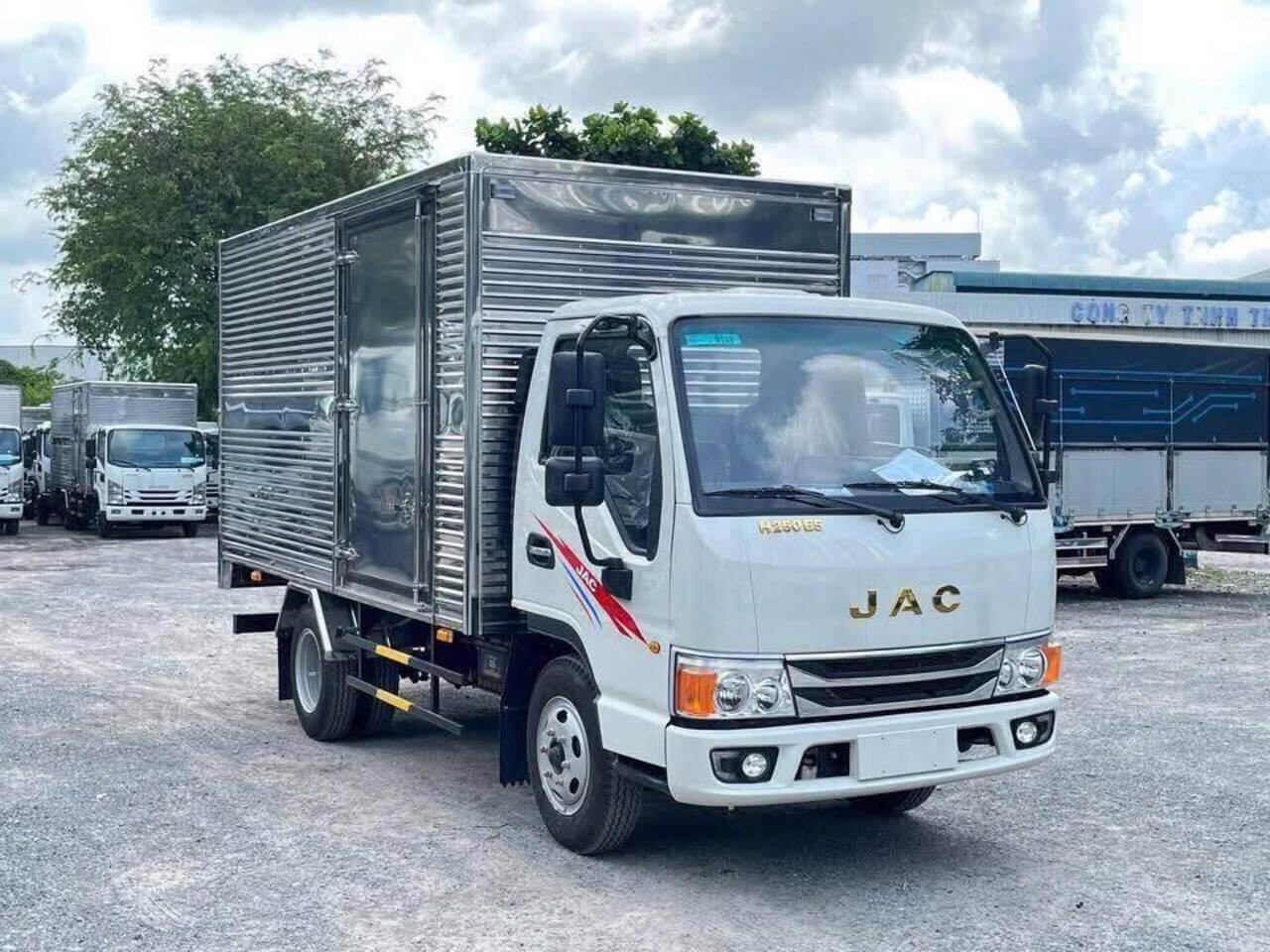 ngoai that xe tai jac h200 e5 1.9 tan thung 3m8