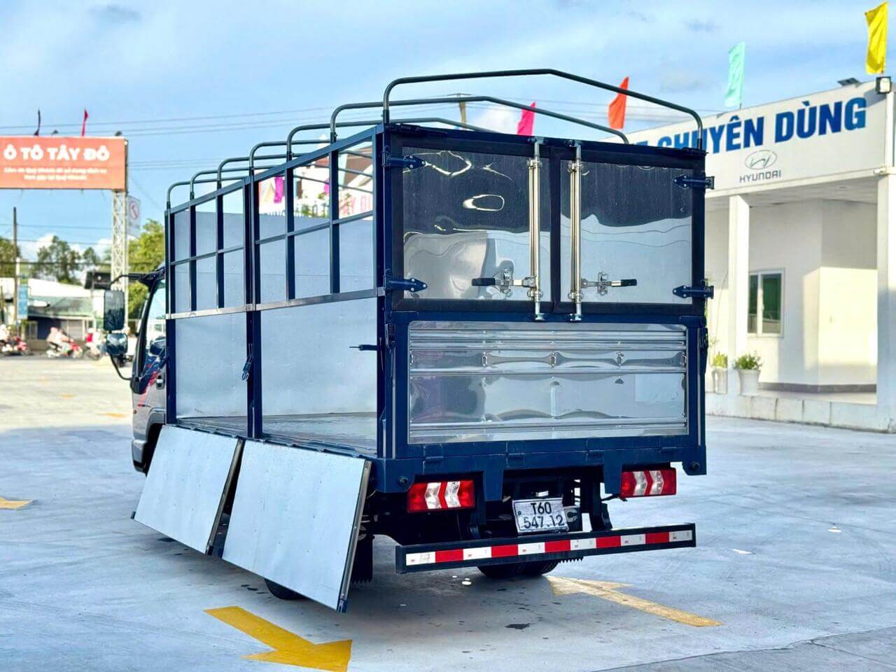 ngoai that xe tai jac h200 e5 1.9 tan thung 3m8